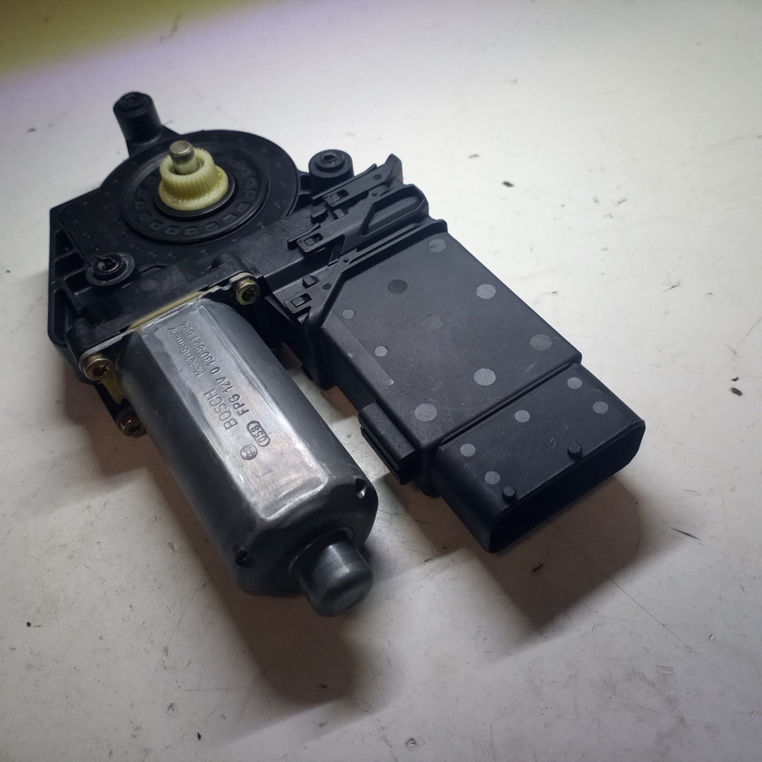 Motor de vidro frente direito VOLKSWAGEN PASSAT (3B2) | 96 - 01 Imagem-4