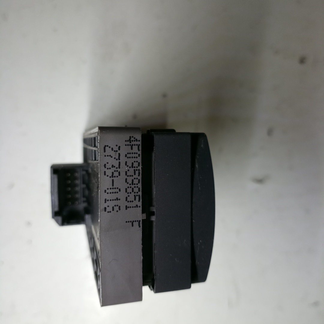 Comutador de vidro frente esquerdo AUDI A3 Sportback (8PA) | 04 - 15 Imagem-2