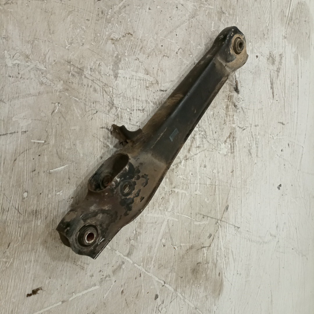 Braço de suspensão traseiro esquerdo VOLVO V40 Combi (645) | 95 - 04 Imagem-1