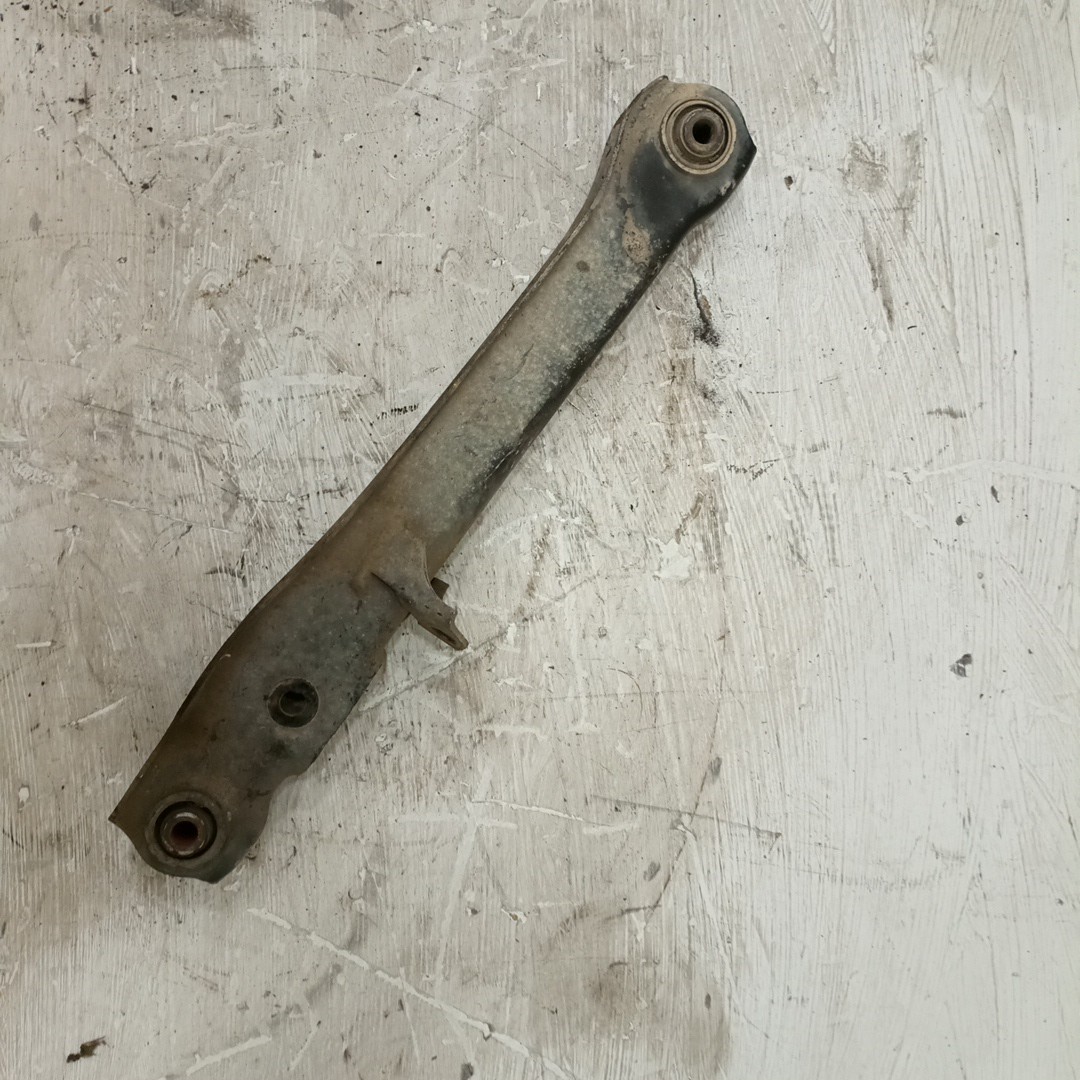 Braço de suspensão traseiro esquerdo VOLVO V40 Combi (645) | 95 - 04 Imagem-3