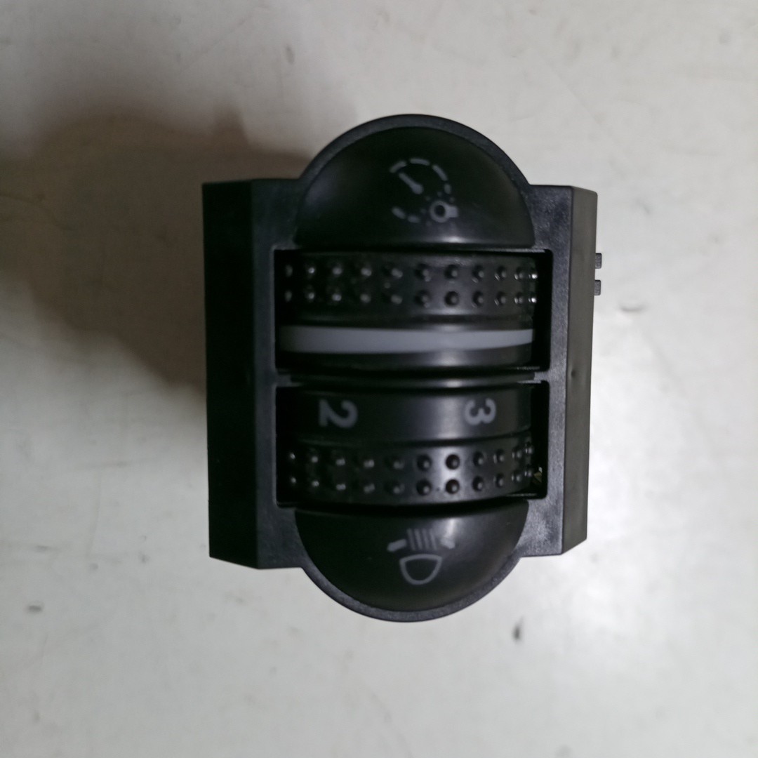 Regulador de luzes VOLKSWAGEN PASSAT Variant (3B6) | 00 - 05 Imagem-4