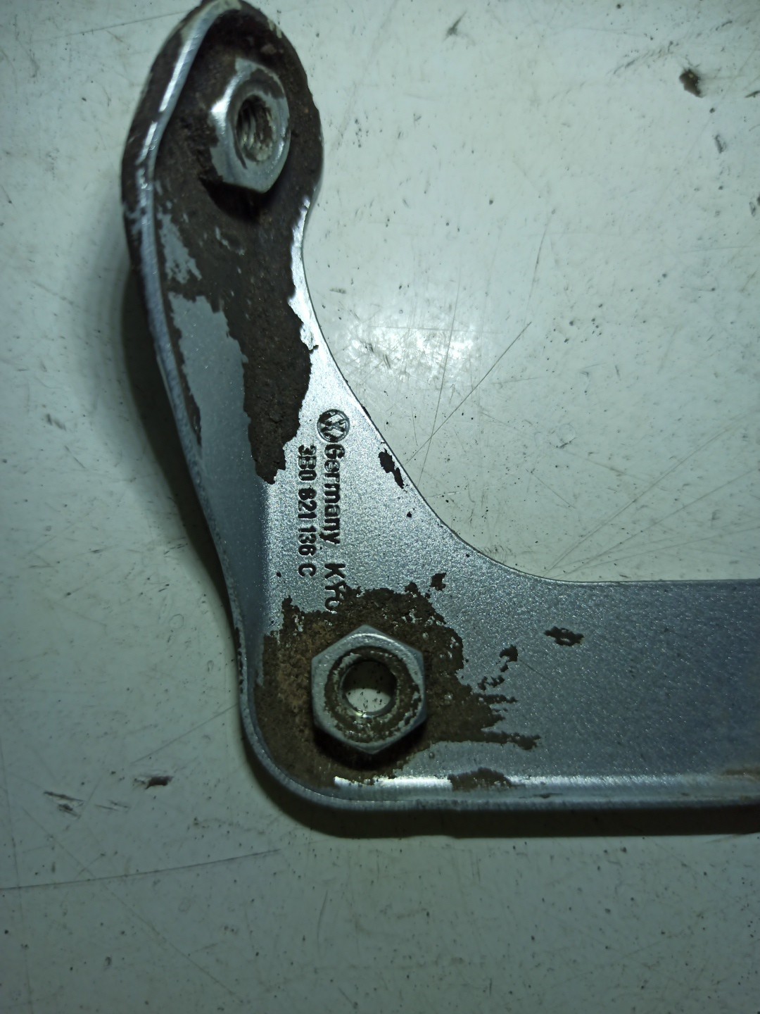 Suporte de montagem guarda lamas VOLKSWAGEN PASSAT Variant (3B6) | 00 - 05 Imagem-1