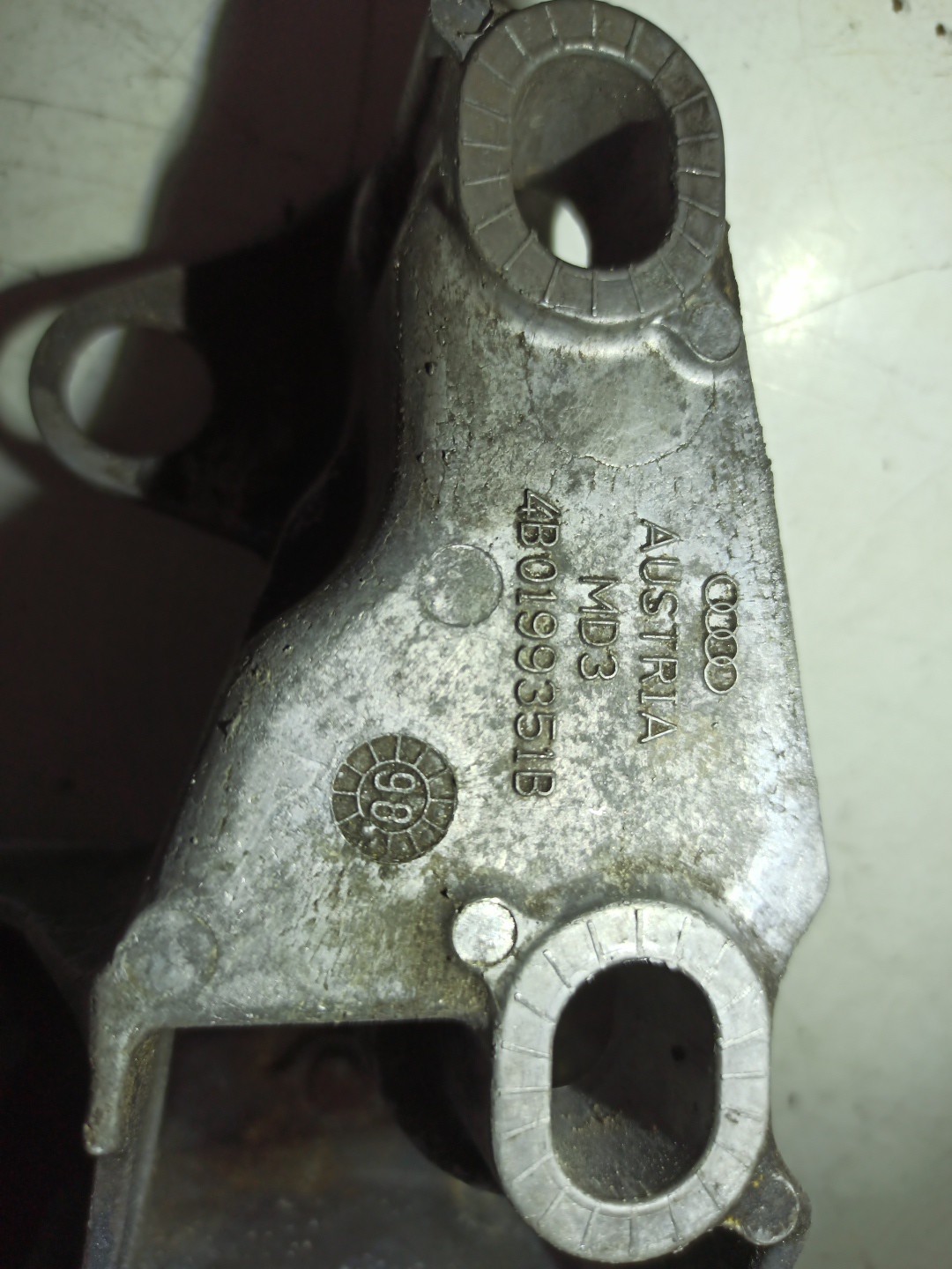 Apoio de motor AUDI A4 (8D2, B5) | 94 - 01 Imagem-1