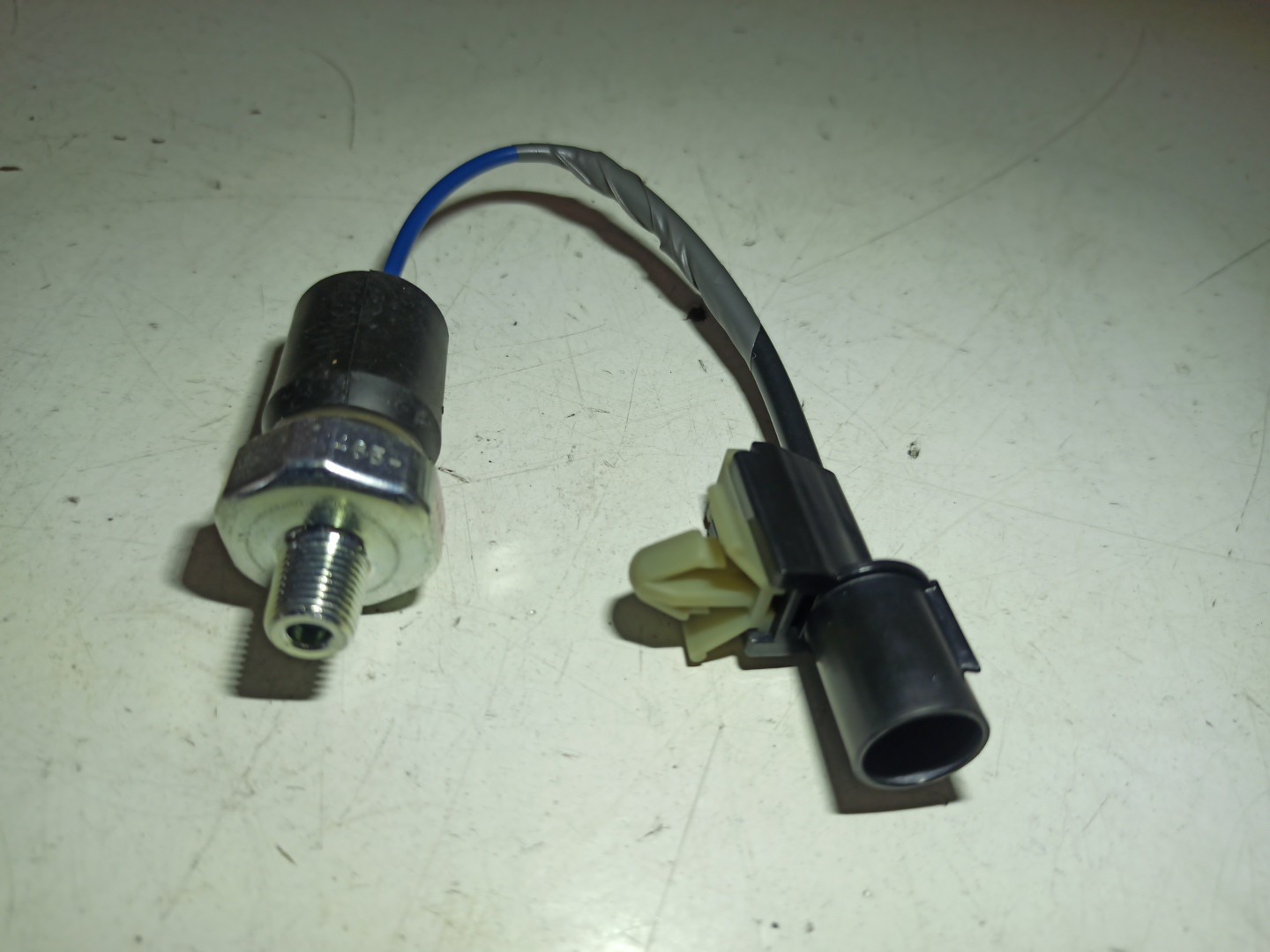Sensor de Pressão do Óleo MITSUBISHI Canter (FB7, FB8, FE7, FE8) 7.Generation | 01 Imagem-4
