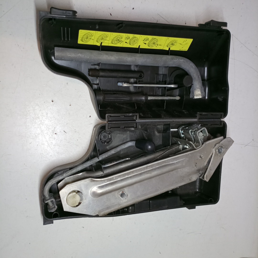 Kit pneu suplente AUDI A6 (4B2, C5) | 97 - 05 Imagem-2