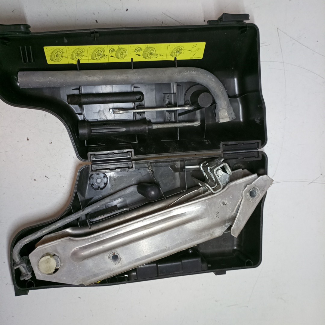 Kit pneu suplente AUDI A6 (4B2, C5) | 97 - 05 Imagem-3