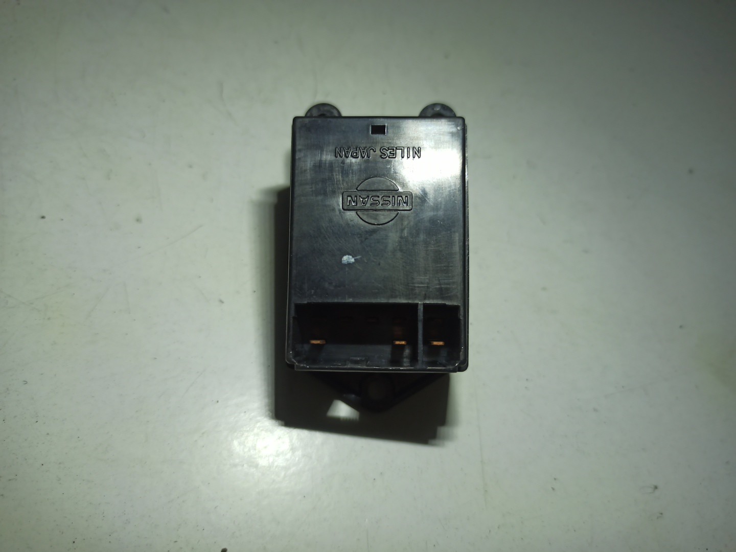 Comutador de vidro frente direito NISSAN SUNNY II (N13) | 86 - 91 Imagem-1
