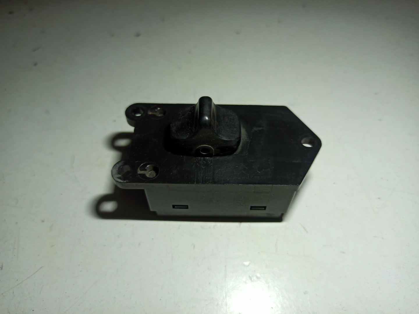 Comutador de vidro frente direito NISSAN SUNNY II (N13) | 86 - 91 Imagem-3