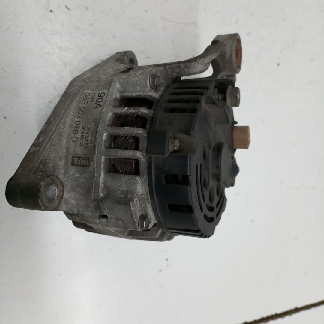 Alternador VOLKSWAGEN PASSAT Variant (3B6) | 00 - 05 Imagem-1