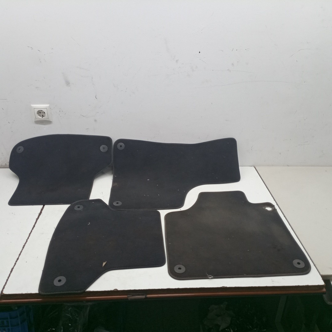 Conjunto de 4 tapetes AUDI A3 Sportback (8PA) | 04 - 15 Imagem-0