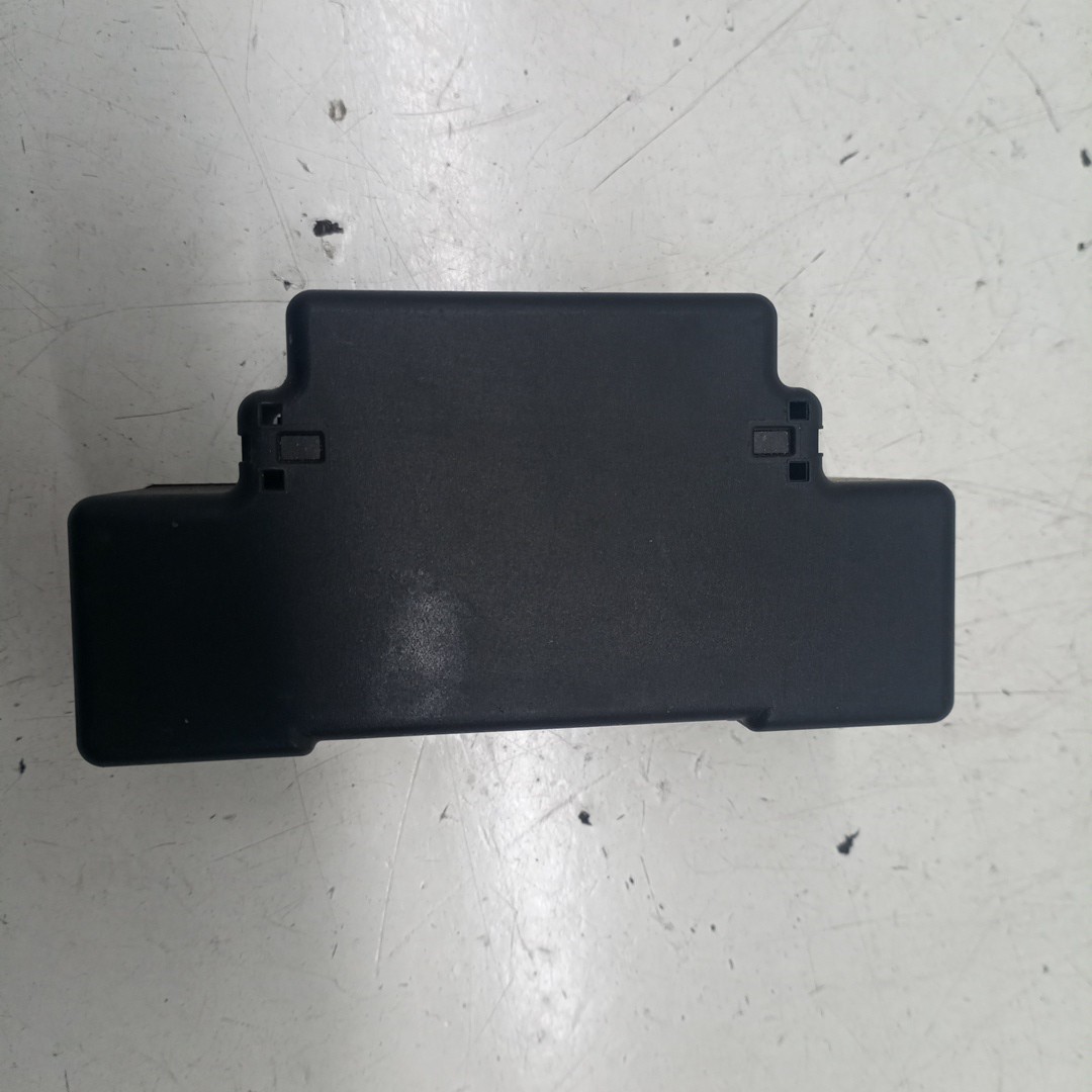 Tampa de caixa de fusiveis OPEL ASTRA H Combi (A04) | 04 - 14 Imagem-1