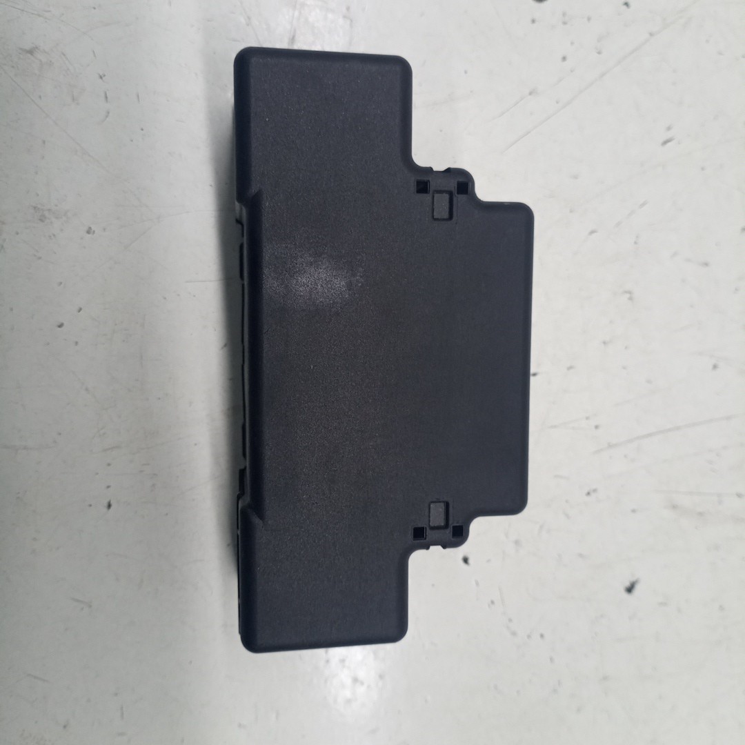 Tampa de caixa de fusiveis OPEL ASTRA H Combi (A04) | 04 - 14 Imagem-2