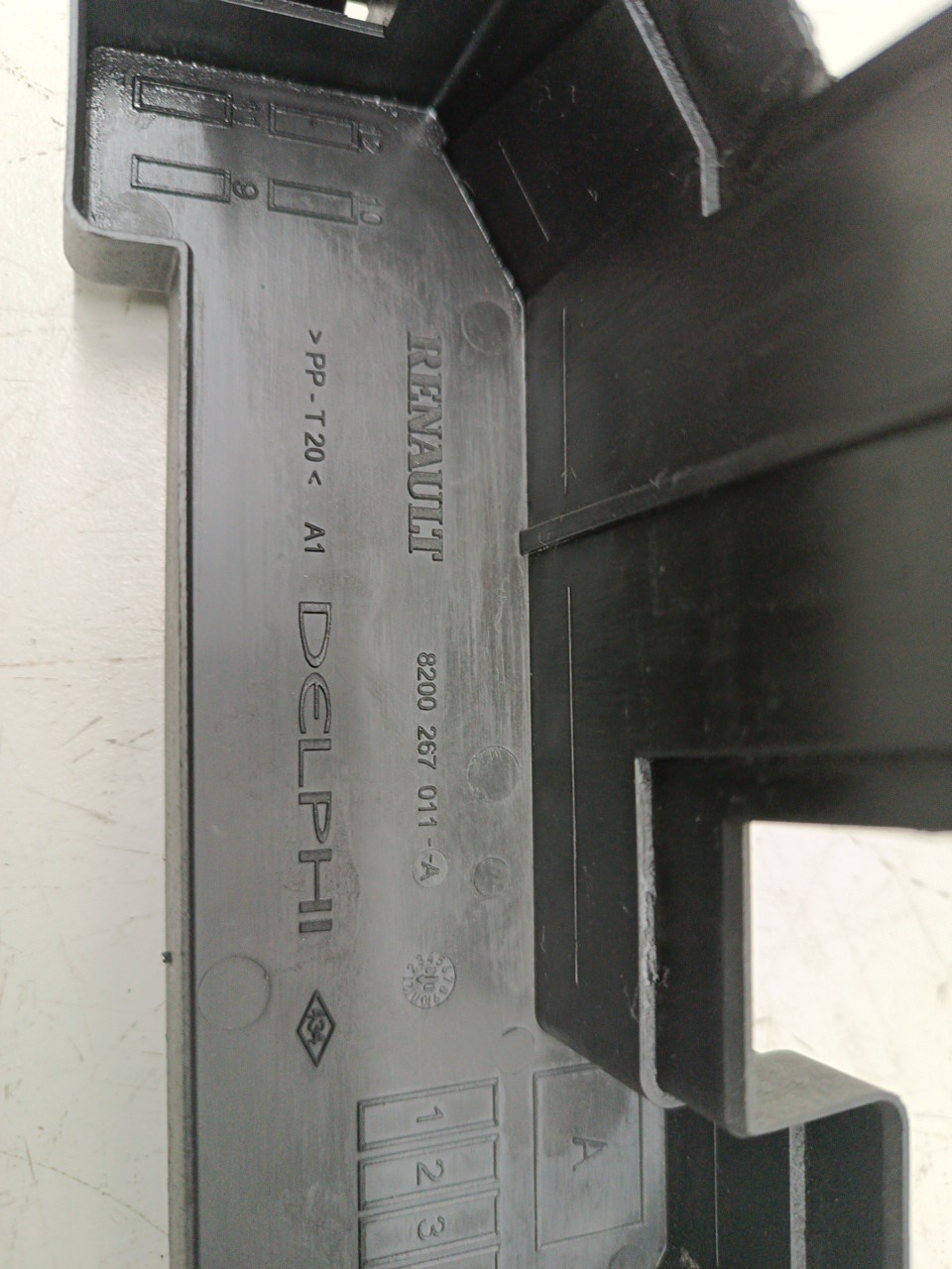 Tampa de caixa de fusiveis RENAULT CLIO III (BR0/1, CR0/1) | 05 -  Imagem-1
