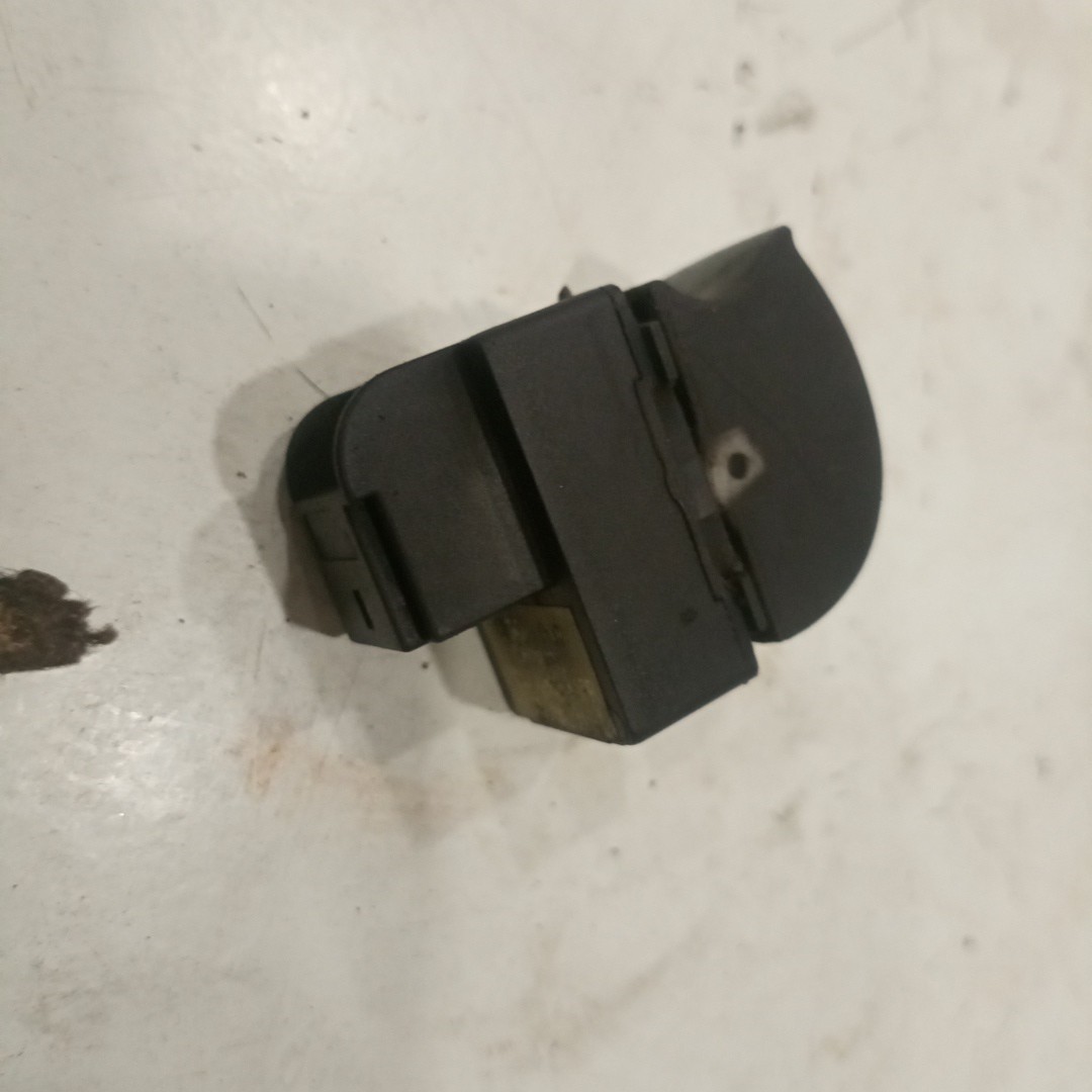 Comutador de vidro frente direito AUDI A4 Avant (8E5, B6) | 00 - 05 Imagem-2