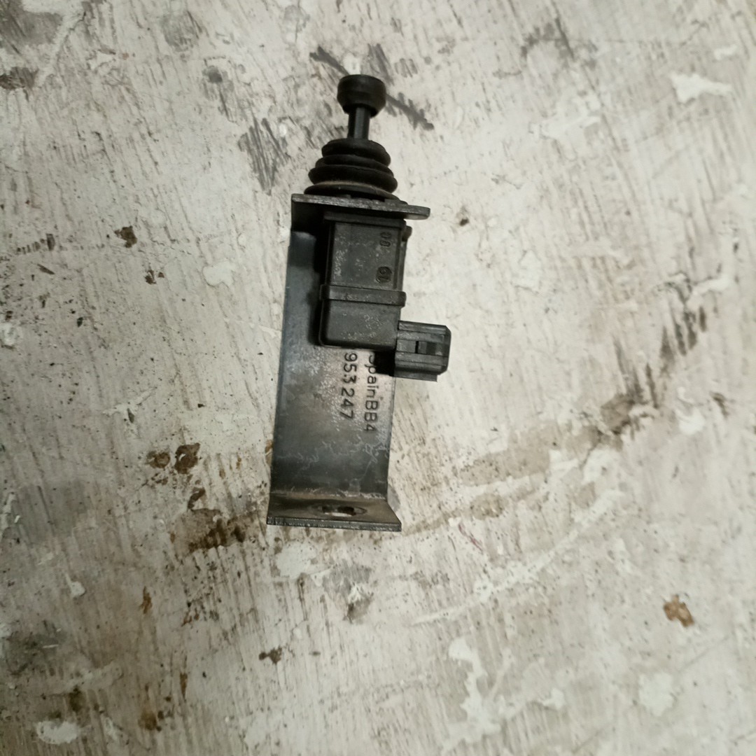 Interruptor de capô SEAT CORDOBA Vario (6K5) | 99 - 02 Imagem-3