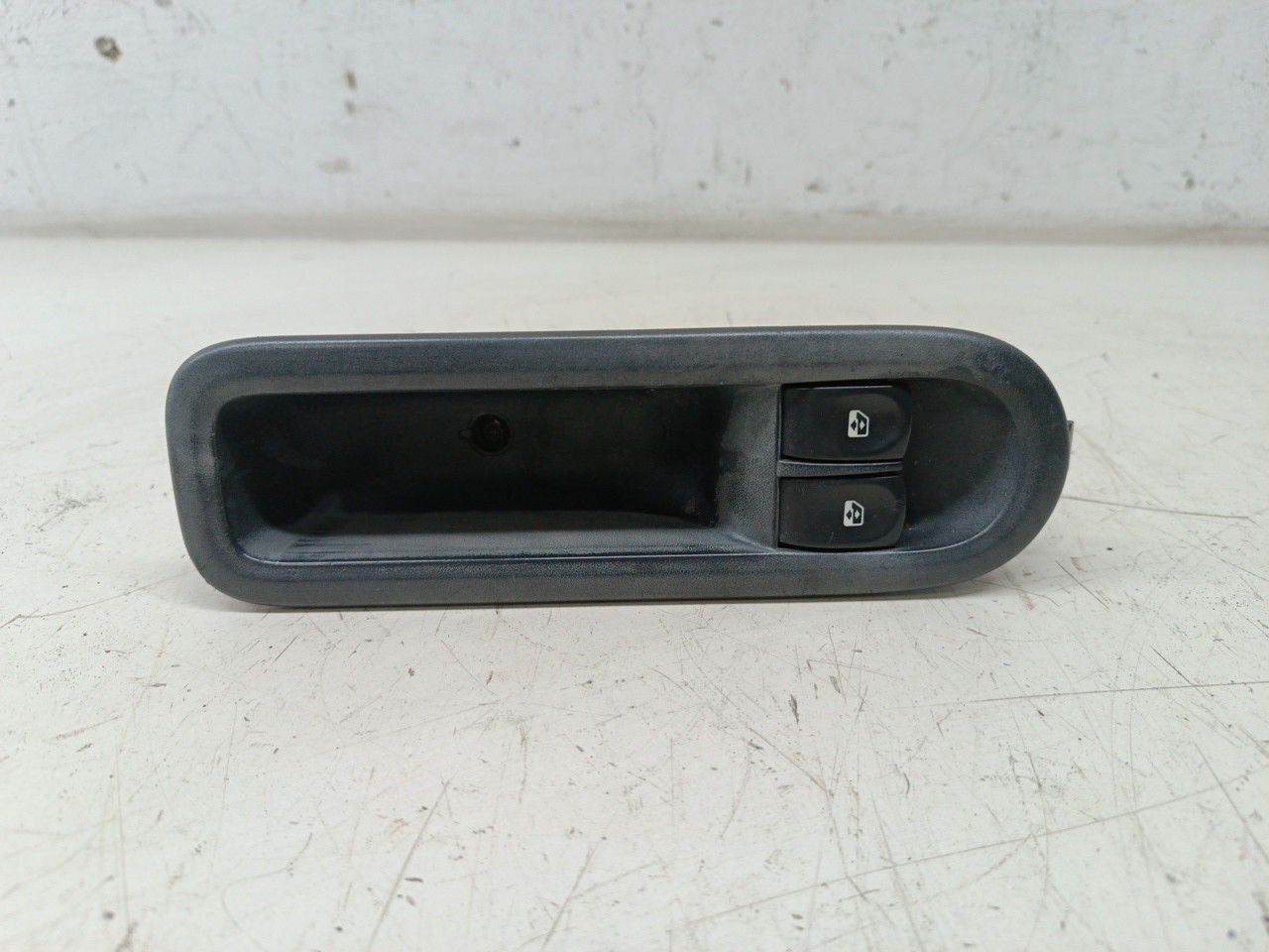 Comutador de vidro frente esquerdo RENAULT CLIO III (BR0/1, CR0/1) | 05 - 