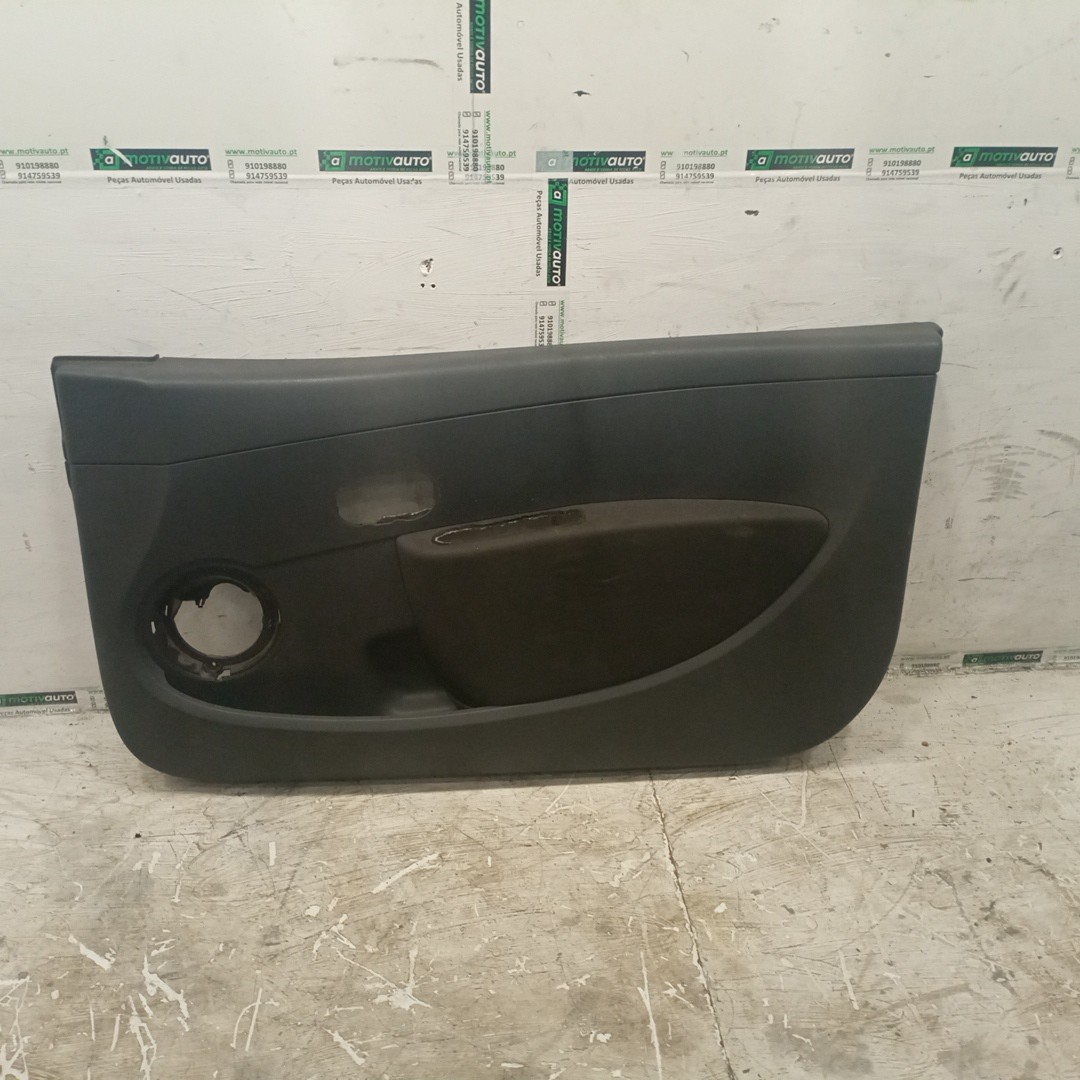 Quartela de porta frente direita RENAULT CLIO III (BR0/1, CR0/1) | 05 - 
