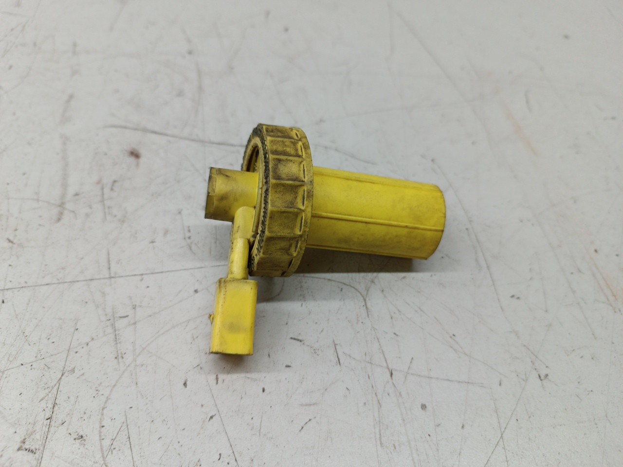 Sensor de nível de óleo dos travões VOLKSWAGEN GOLF IV (1J1) | 97 - 07
