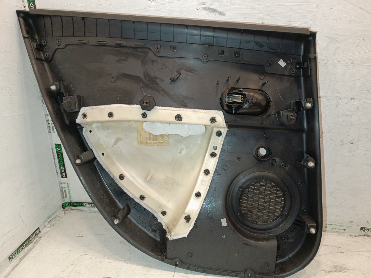Quartela de porta trás direita RENAULT CLIO III Caixa (SB_, SR_) | 05 -  Imagem-1