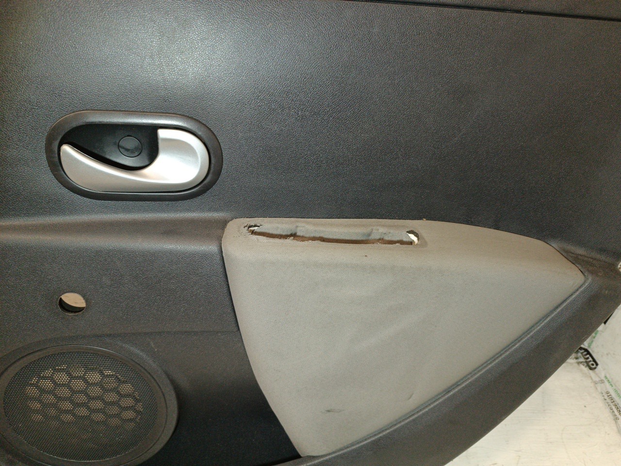 Quartela de porta trás direita RENAULT CLIO III Caixa (SB_, SR_) | 05 -  Imagem-3