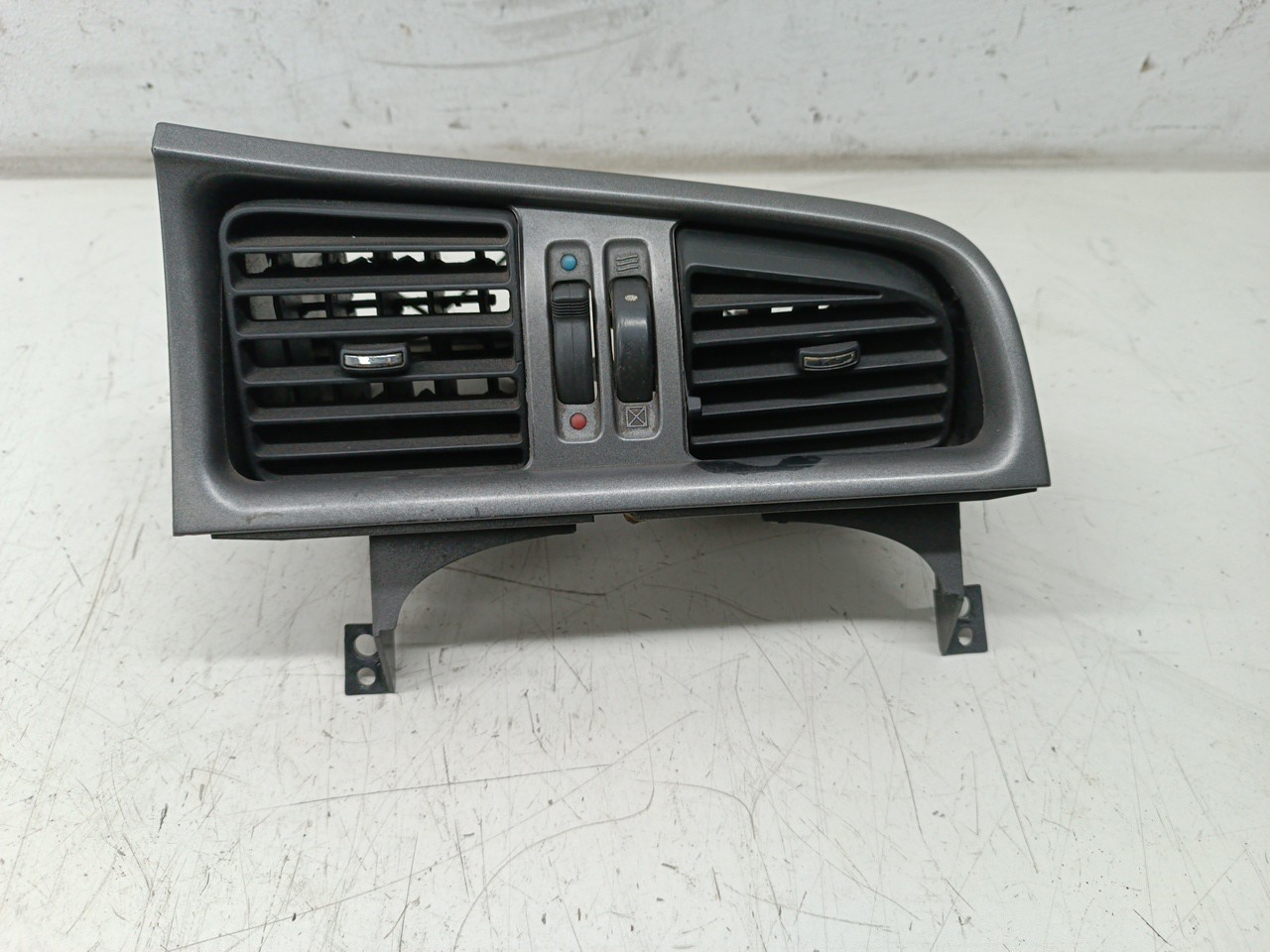 Difusor de ar NISSAN PRIMERA Traveller (WP11) | 96 - 02