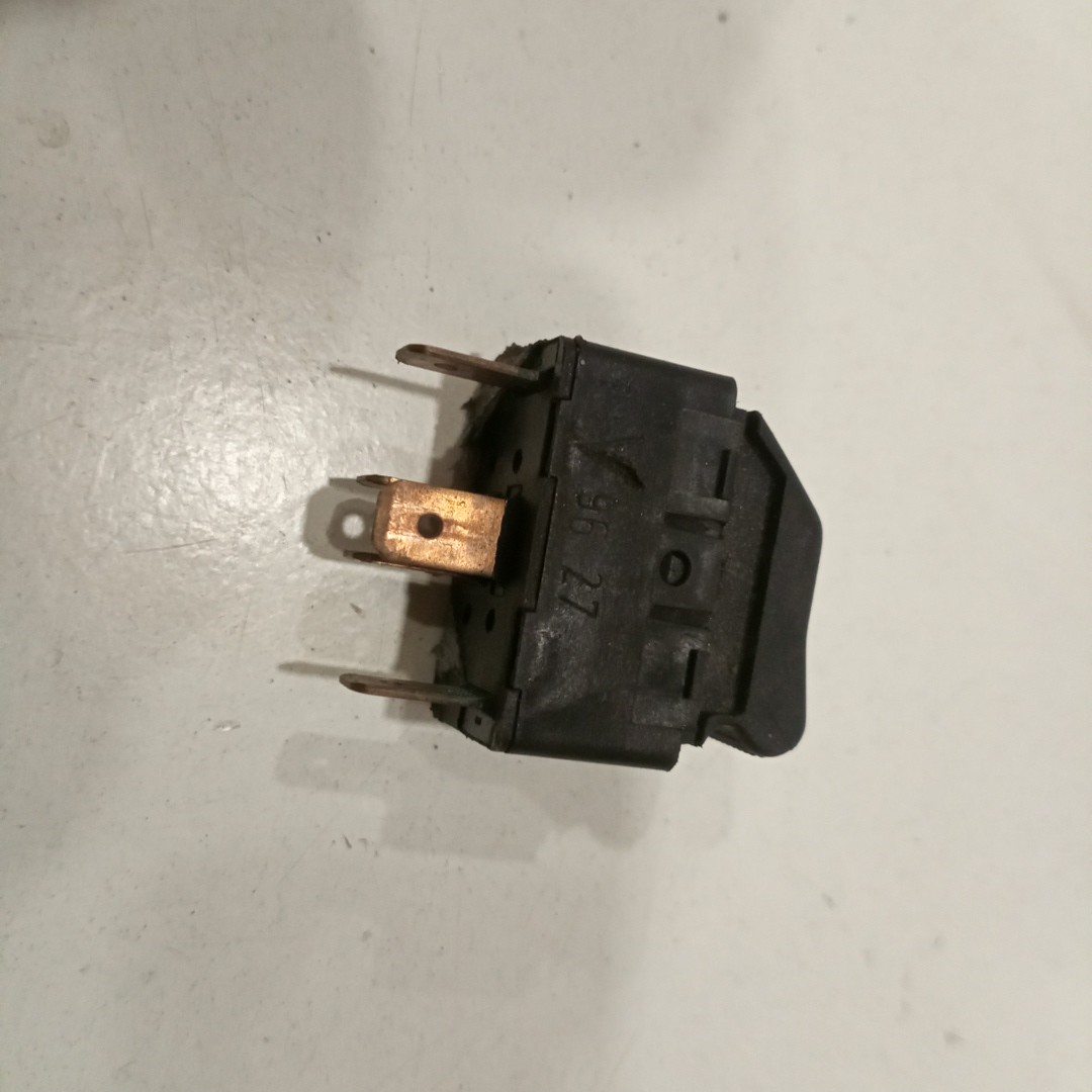 Comutador de vidro frente direito AUDI A4 (8D2, B5) | 94 - 01 Imagem-2