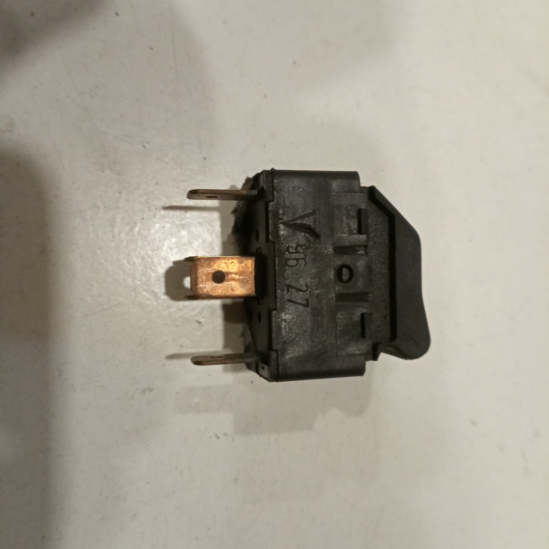 Comutador de vidro frente direito AUDI A4 (8D2, B5) | 94 - 01 Imagem-3
