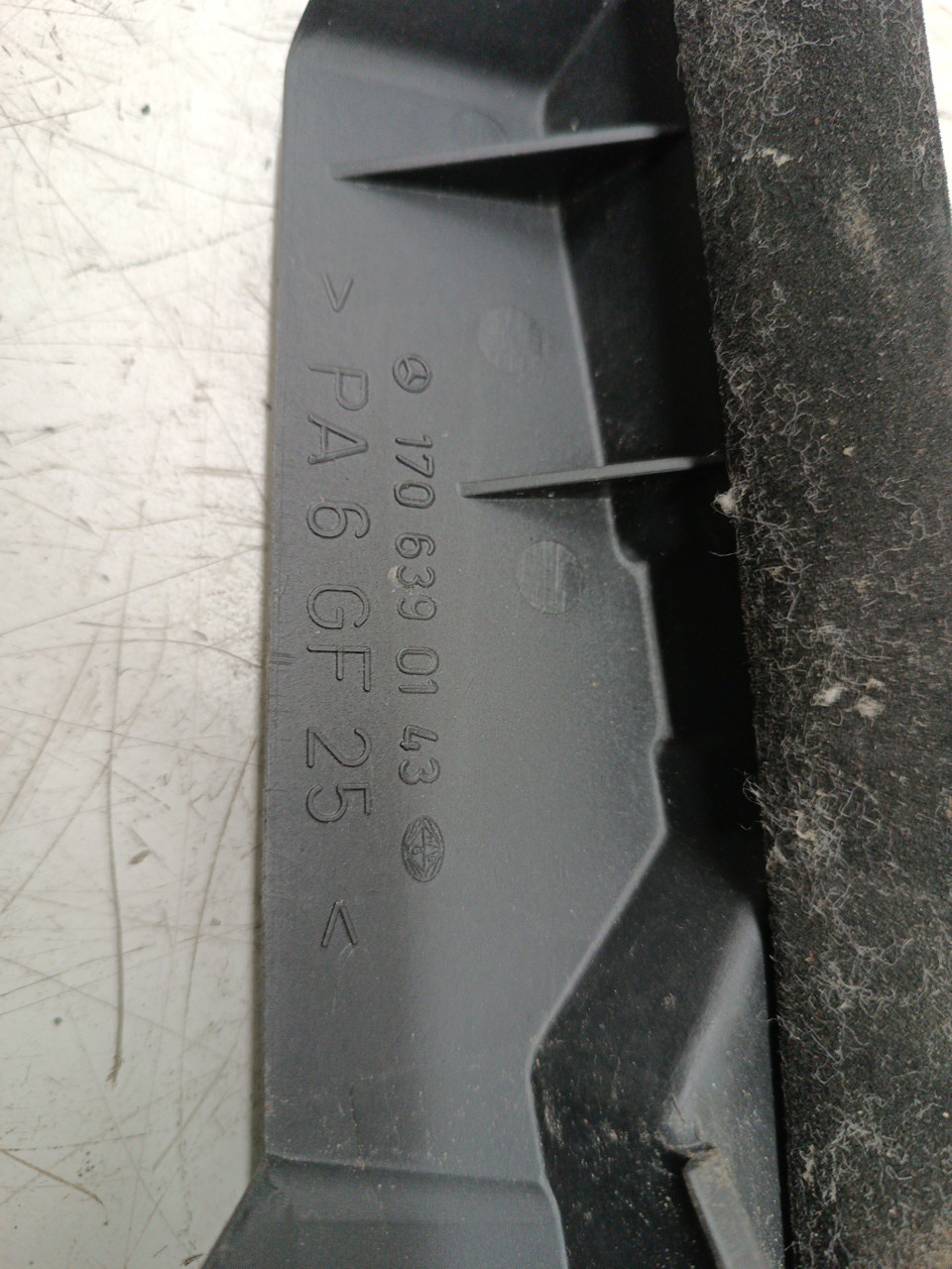 Acabamentos dos vidros das portas traseiras MERCEDES-BENZ SLK (R170) | 96 - 04 Imagem-1