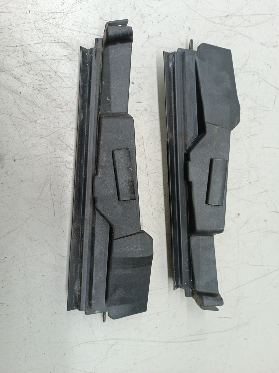 Acabamentos dos vidros das portas traseiras MERCEDES-BENZ SLK (R170) | 96 - 04 Imagem-2