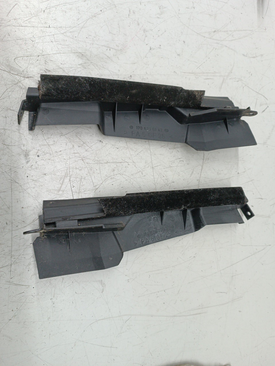 Acabamentos dos vidros das portas traseiras MERCEDES-BENZ SLK (R170) | 96 - 04 Imagem-3