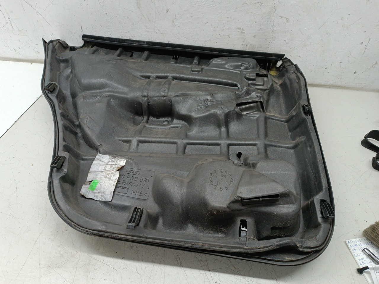 Quartela de porta trás esquerda AUDI A4 Avant (8D5, B5) | 94 - 02 Imagem-3