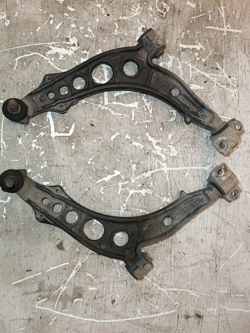 Braços de suspensão inferiores Esq./ Drt. FIAT PUNTO (176_) | 93 - 99