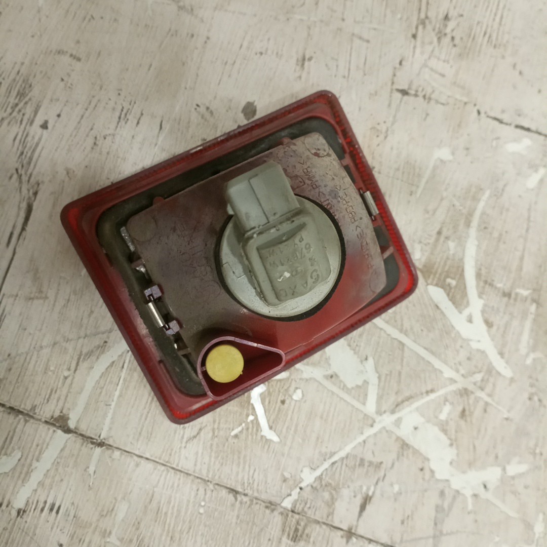 Farol de Nevoeiro PEUGEOT 407 SW (6E_) | 04 - 11 Imagem-1