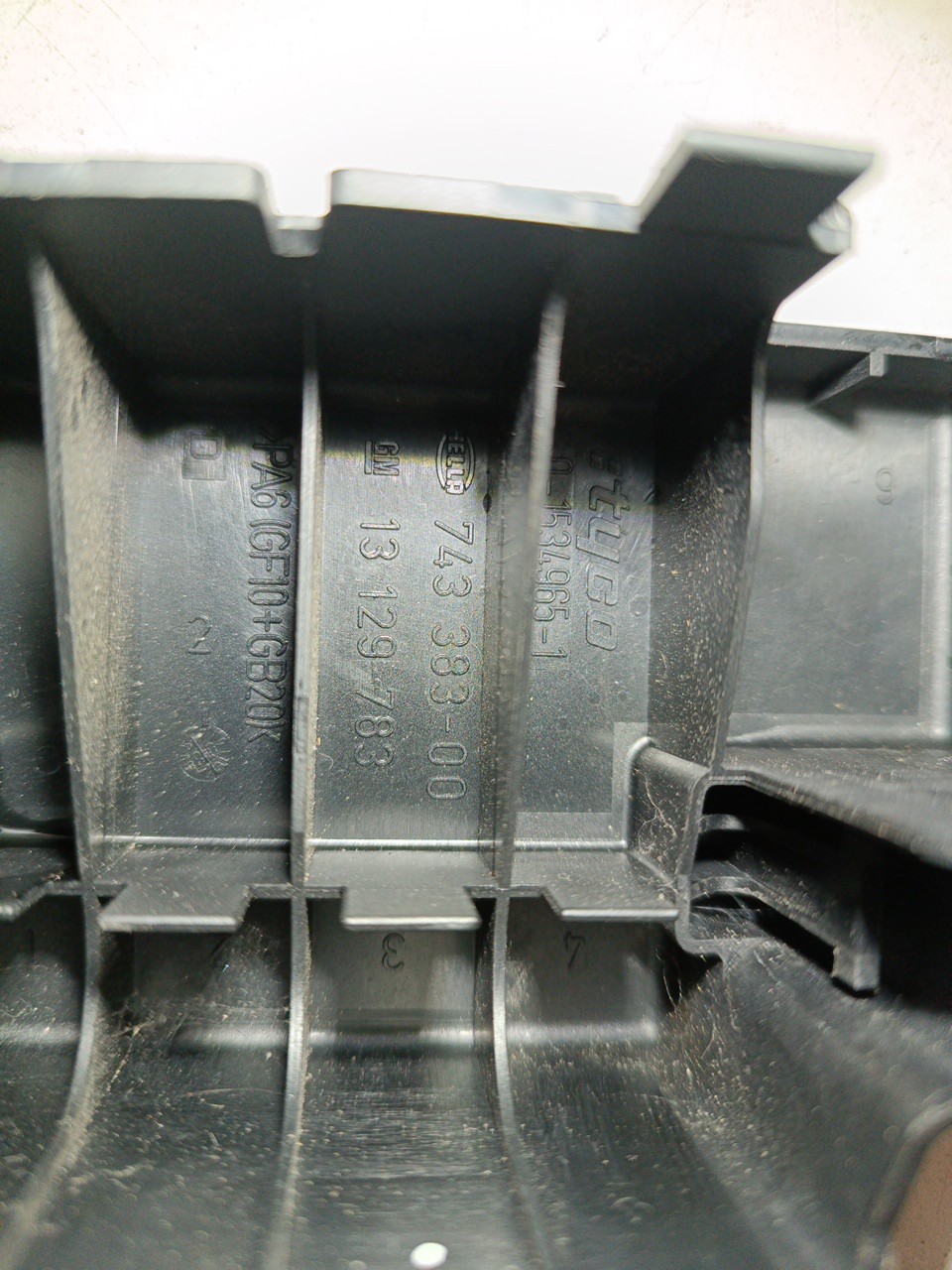 Tampa de caixa de fusiveis VAUXHALL ZAFIRA II (B) (A05) | 05 - 14 Imagem-1