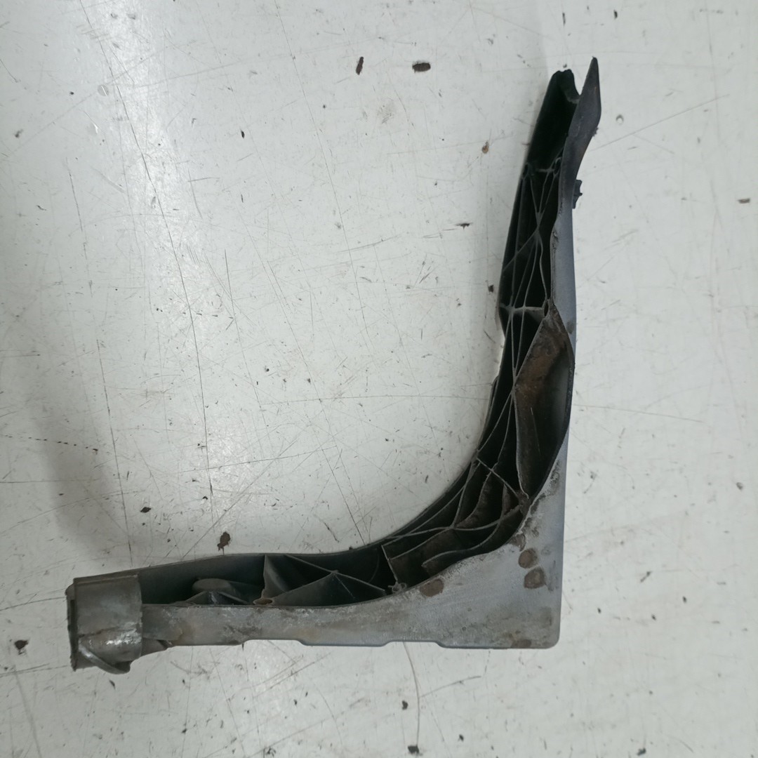 Suporte de montagem guarda lamas AUDI A4 Avant (8E5, B6) | 00 - 05 Imagem-1