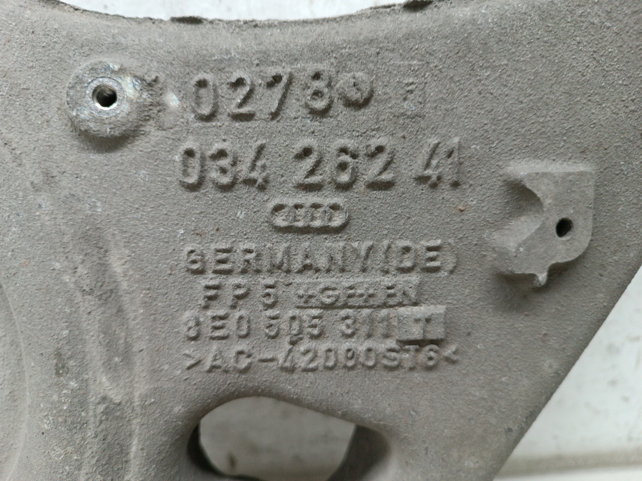 Braço de suspensão traseiro esquerdo AUDI A4 Avant (8E5, B6) | 00 - 05 Imagem-1