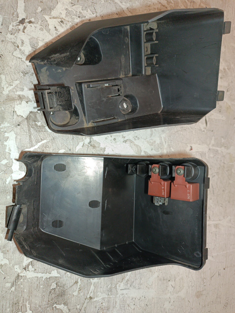 Tampa de caixa de fusiveis RENAULT CLIO I (B/C57_, 5/357_) | 90 - 98