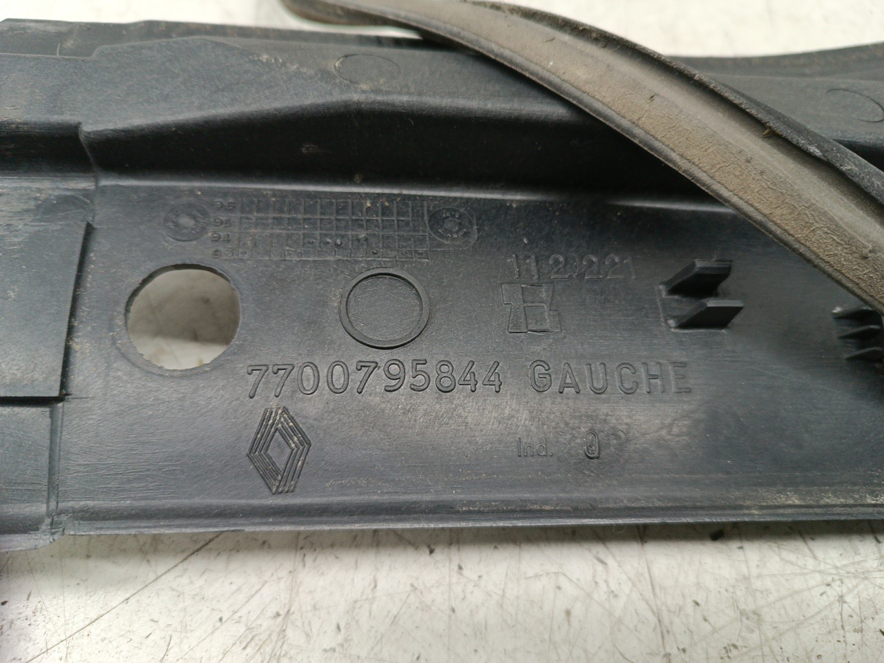 Grelha de torpedo RENAULT CLIO I (B/C57_, 5/357_) | 90 - 98 Imagem-1