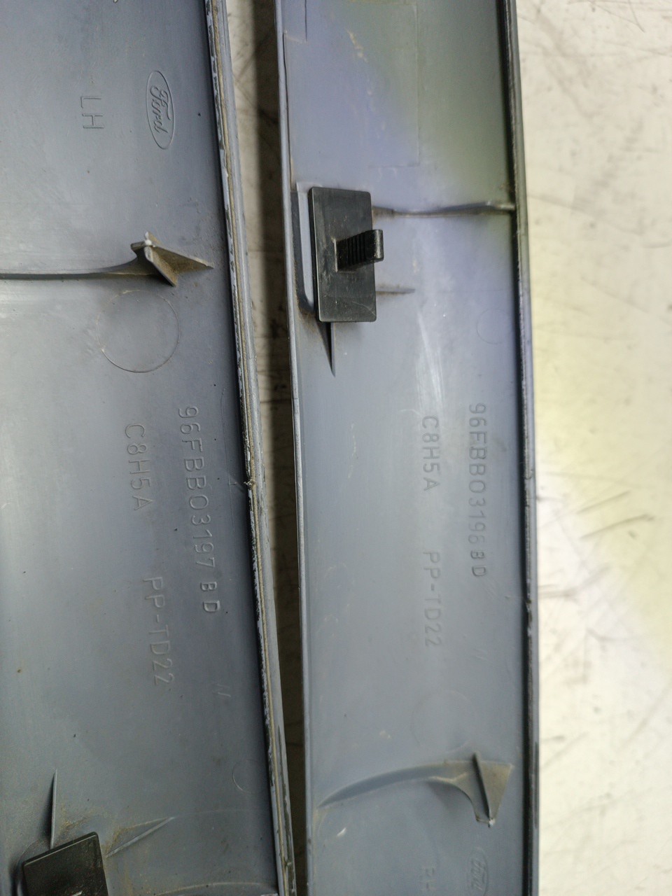 Moldura de pilar A FORD FIESTA IV (JA_, JB_) | 95 - 02 Imagem-2
