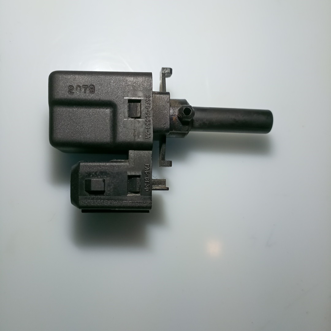 Sensor do pedal de embraiagem FORD FIESTA IV (JA_, JB_) | 95 - 02 Imagem-1