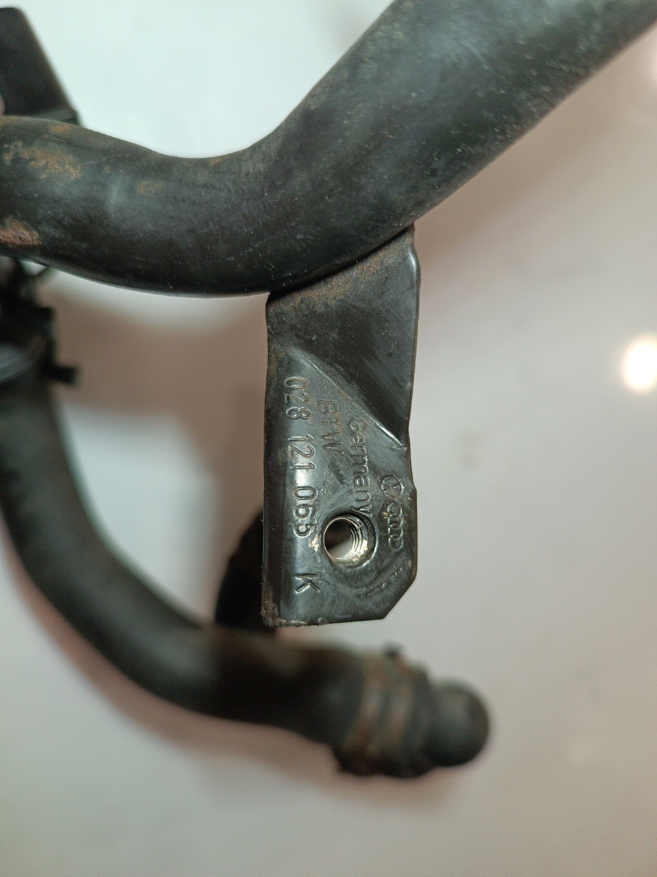 Tubo de Água VOLKSWAGEN PASSAT Variant (3A5, 35I) | 88 - 97 Imagem-1