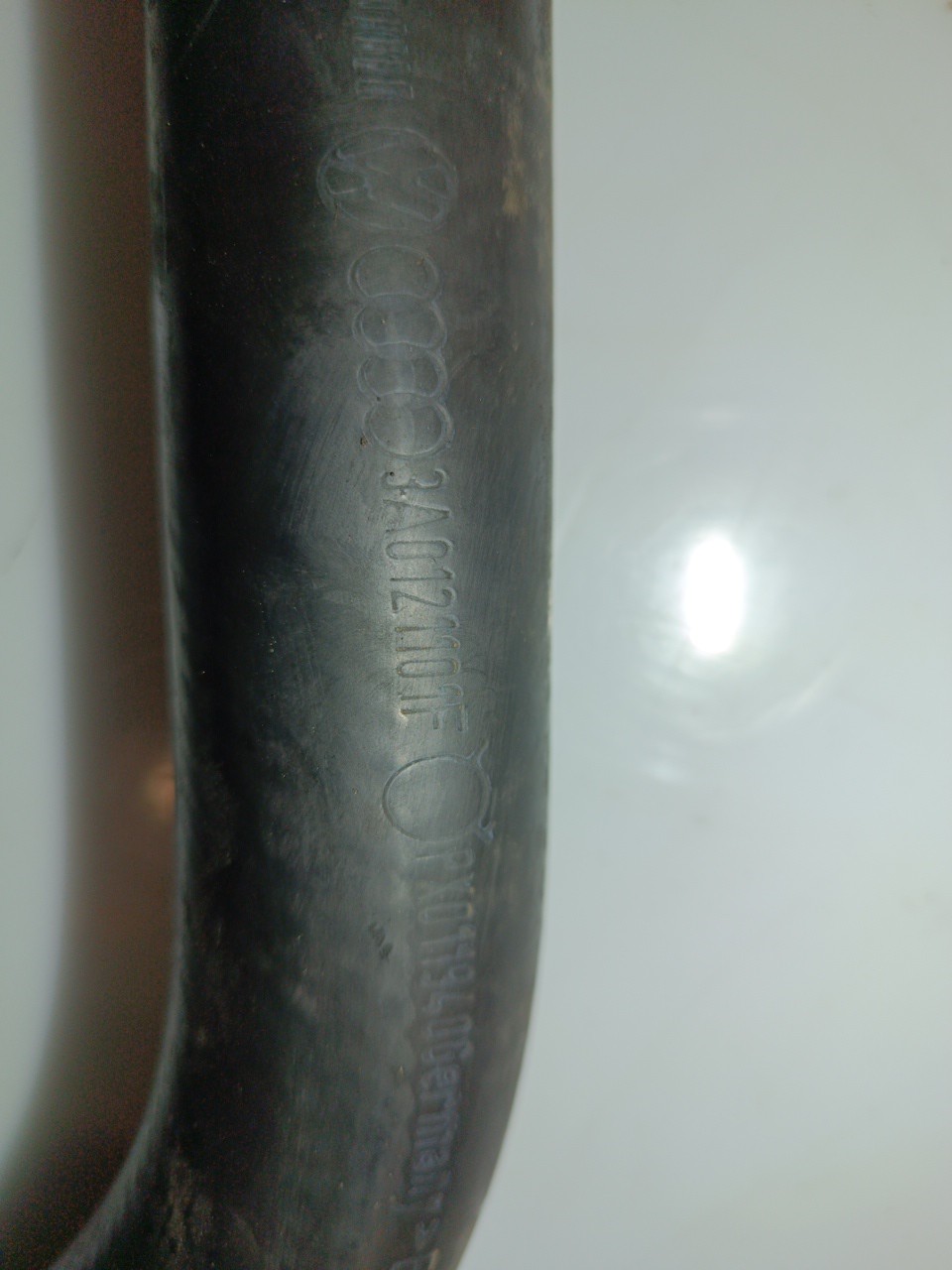 Tubo de Água VOLKSWAGEN PASSAT Variant (3A5, 35I) | 88 - 97 Imagem-1