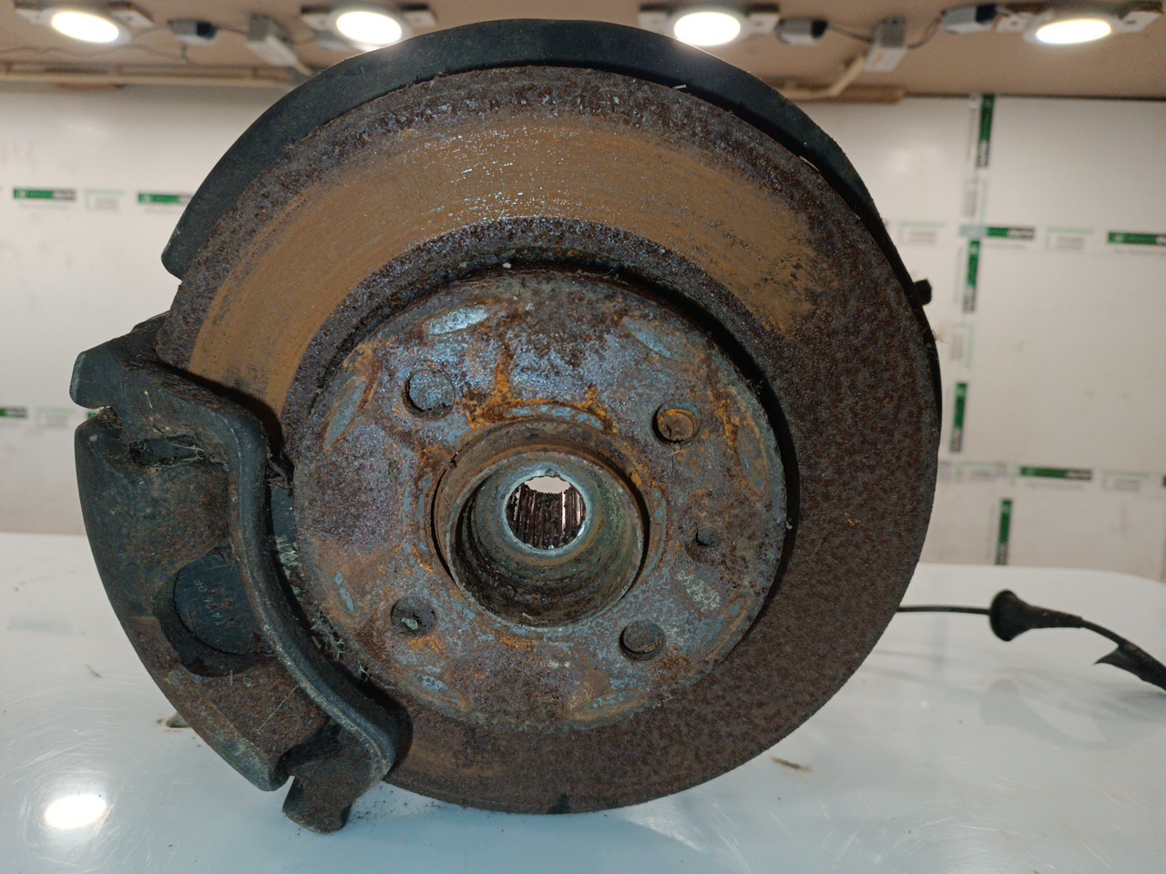 Manga de Eixo Frente direita VOLKSWAGEN PASSAT Variant (3A5, 35I) | 88 - 97 Imagem-1