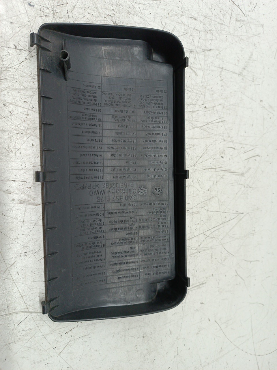 Tampa de caixa de fusiveis VOLKSWAGEN PASSAT Variant (3A5, 35I) | 88 - 97 Imagem-1