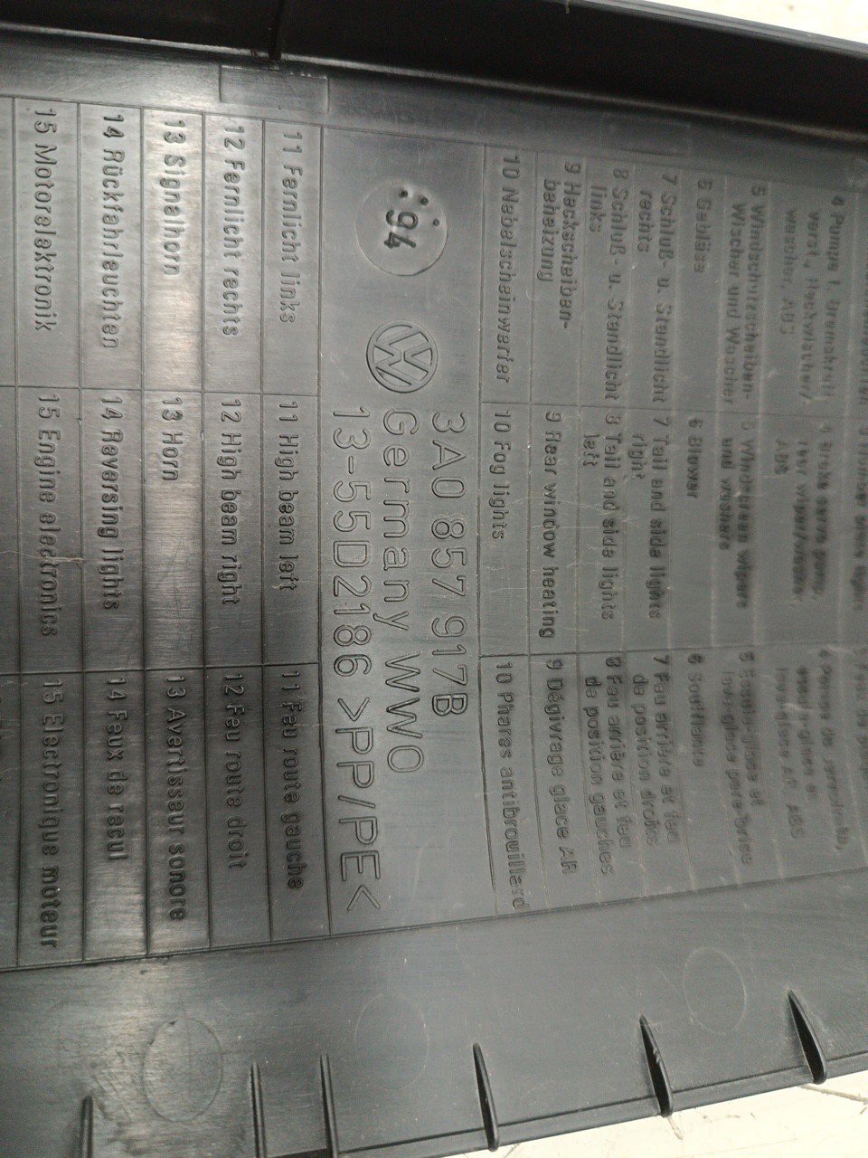 Tampa de caixa de fusiveis VOLKSWAGEN PASSAT Variant (3A5, 35I) | 88 - 97 Imagem-2