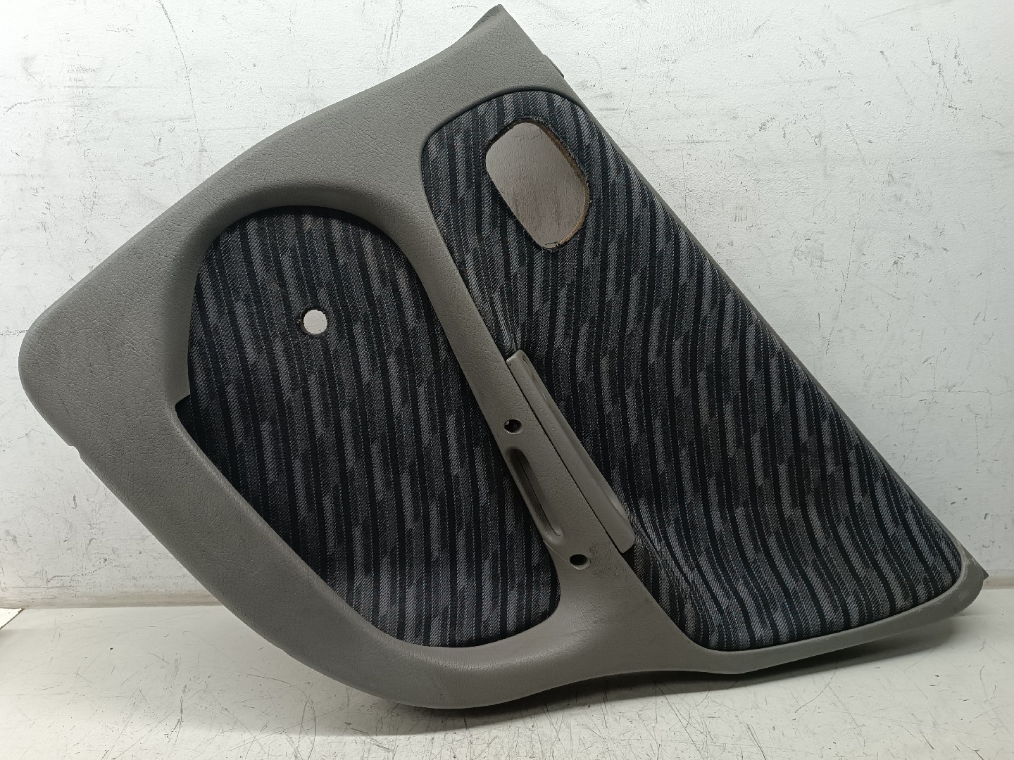 Quartela de porta trás direita OPEL ASTRA F Combi (T92) | 91 - 98
