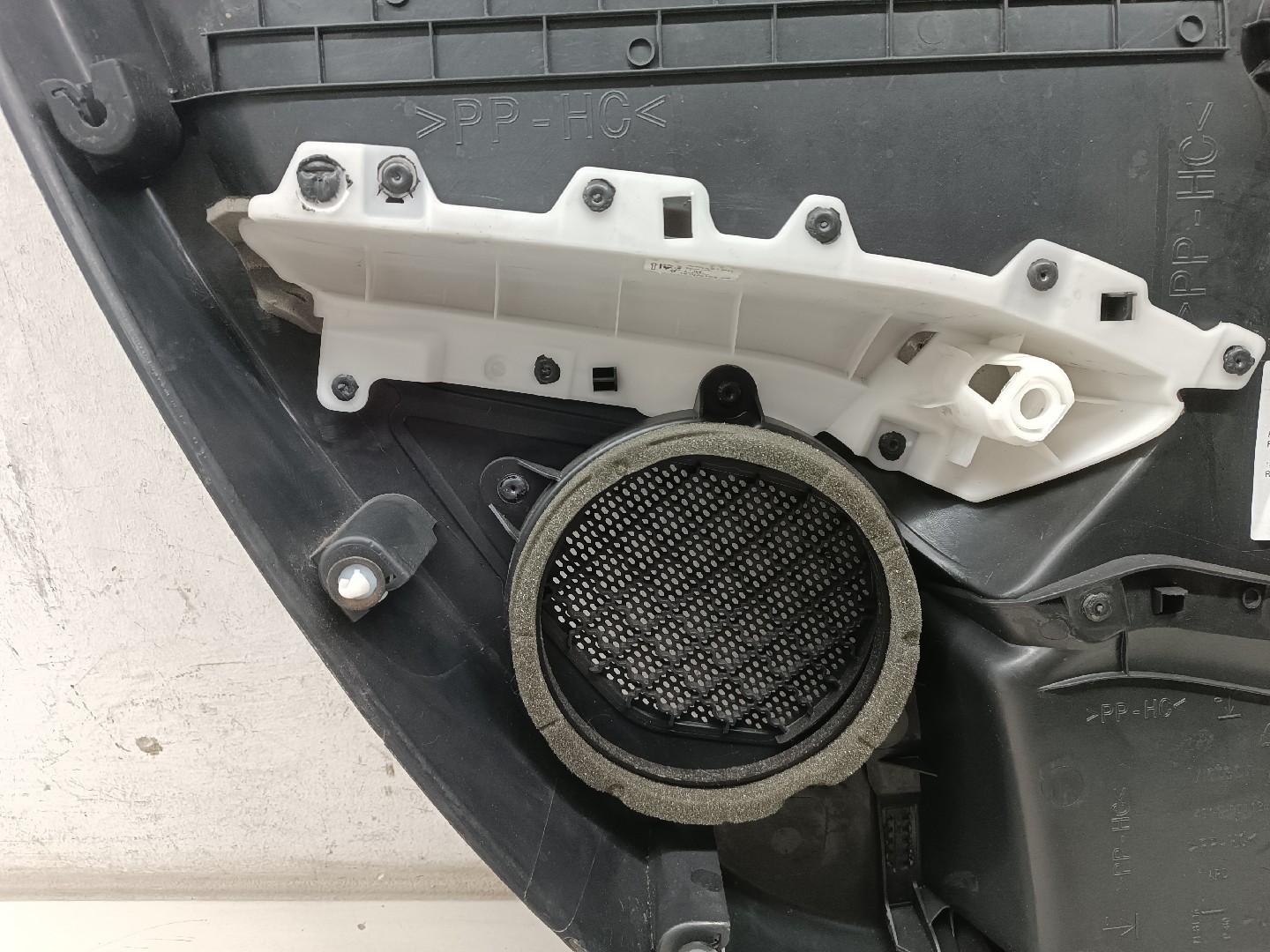 Quartela de porta trás direita PEUGEOT 208 I (CA_, CC_) | 12 -  Imagem-5