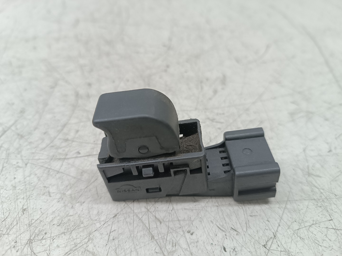Comutador de vidro frente esquerdo NISSAN PRIMERA Traveller (WP11) | 96 - 02