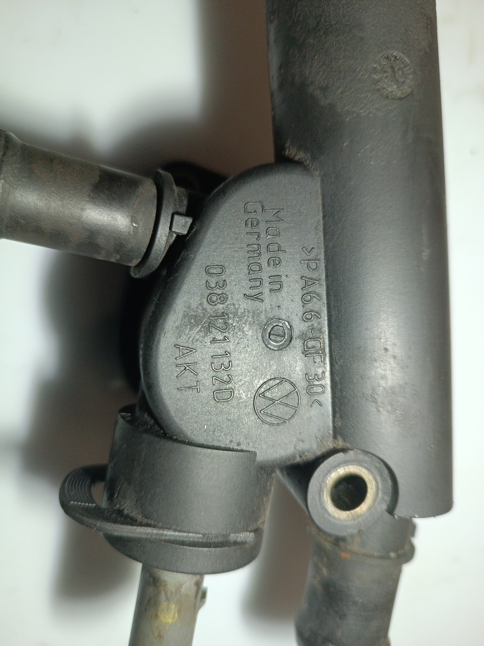 Tubo de Água VOLKSWAGEN CADDY III Caixa (2KA, 2KH, 2CA, 2CH) | 04 - 15 Imagem-1