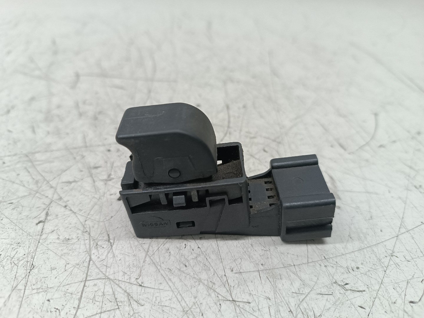 Comutador de vidro frente direito NISSAN PRIMERA Traveller (WP11) | 96 - 02